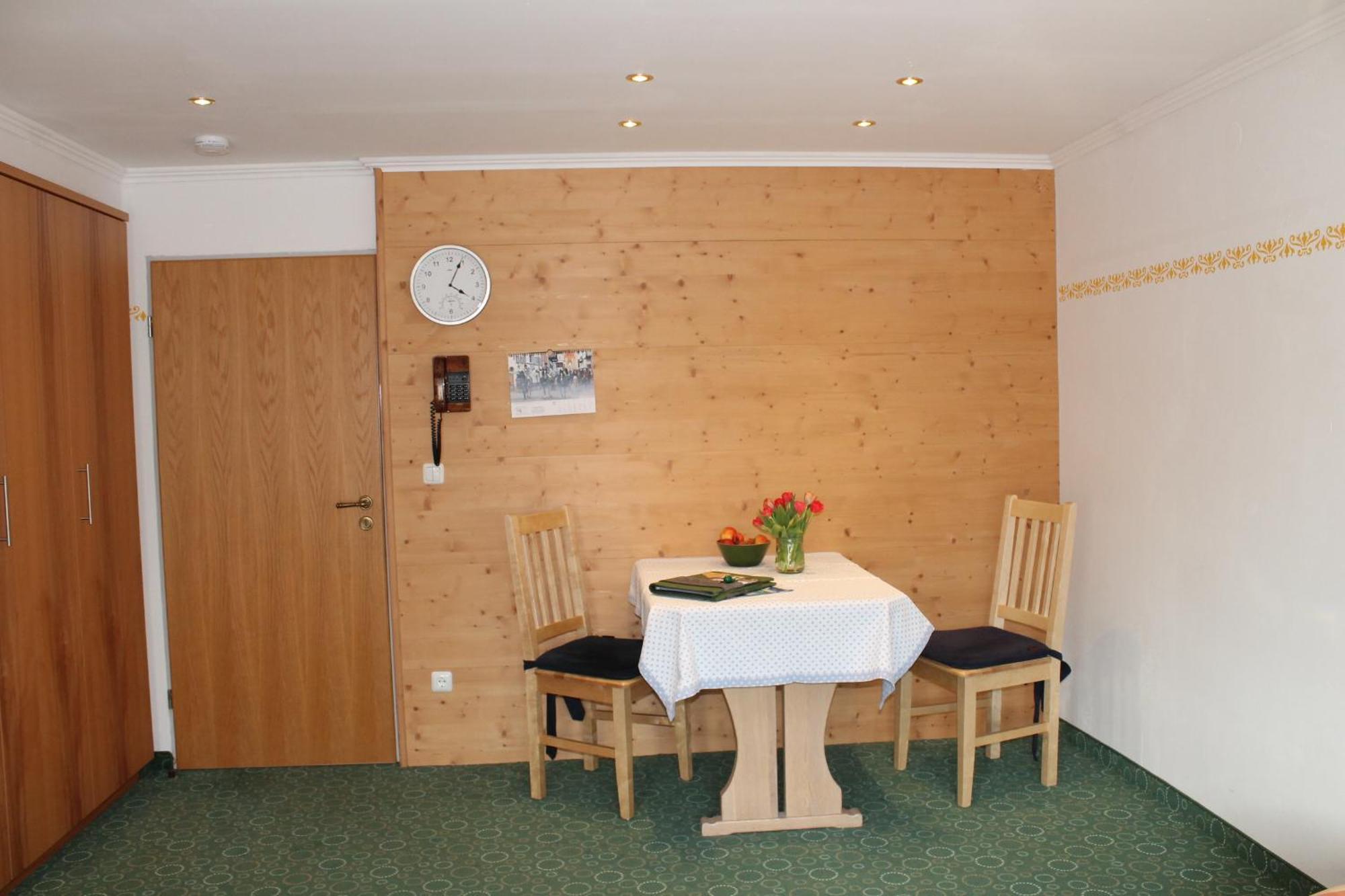 Ferienapartmenthaus Hubertushof Mittenwald Exterior foto